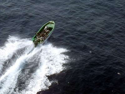 BateauPirateVuHelico@Eunavfor100817