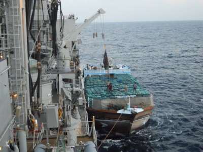 TransfertFuelDhowIran@Eunavfor120117