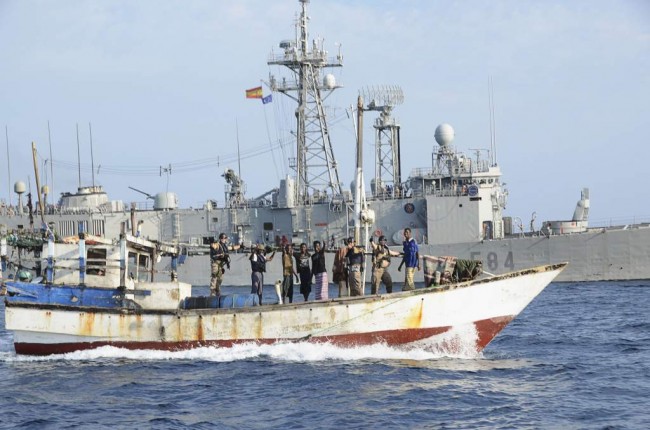 Un dhow yémenite, servant de bateau-mère, libéré