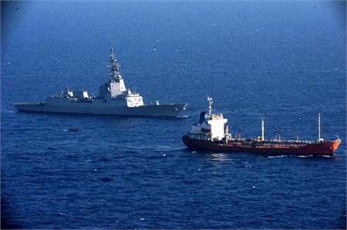 MendezNunezEscortMvRoyalGrace@Eunavfor130308