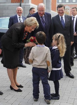 Le Roi et la Reine en visite à l'école européenne (Archives - Crédit : Commission européenne)