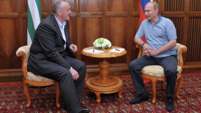 Le dirigeant abkhaze, Alexandre Ankvab, et Vladimir Poutine (crédit : Ria Novosti / Aleksey Nikolskii)