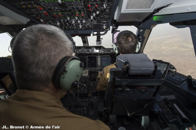 Arrivée de l'A400M à proximité de l'aéroport de Bamako au Mali (crédit : armée de l'air)