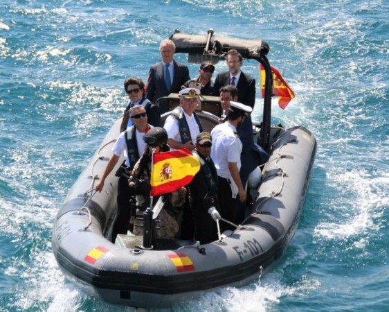 Le Premier ministre M. Rajoy se rend à bord de la frégate espagnole (crédit : marine espagnole)