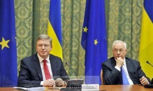 Le commissaire à l'Elargissement, Stefan Füle, et le Premier ministre ukranien, Azarov il y a un an (crédit: Commission européenne)