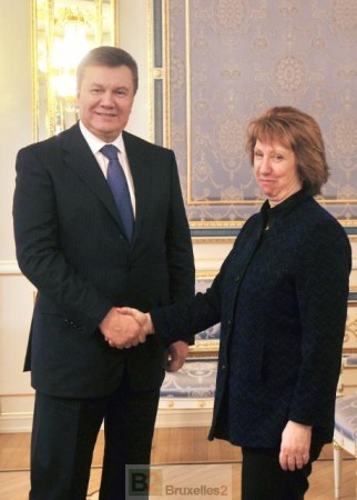 Le temps des poignées des mains avec Ianoukovitch est terminé, le temps des sanctions est venu. Lady Ashton lors de sa tentative de médiation début février avec les dirigeants ukrainiens (crédit : Commission européenne)