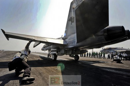 F/A18 Hornet sur le pont du porte-avions Eisenhower (crédit : US army, 2012)