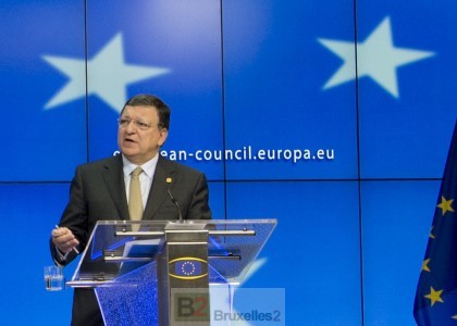 Barroso in his favorite exercise, explaining to the press after a summit of the Chiefs (credit: Council of the EU)