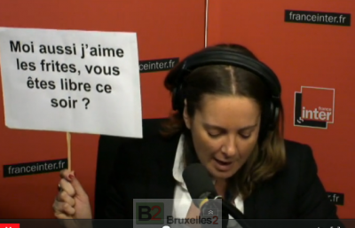 The wink of Charline Vanhoenacker during the visit of Fr. Hollande to France inter