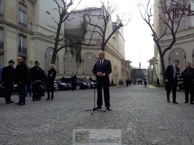 Le commissaire Avramopoulos face à la presse dans la cour de la "Place Beauveau" (© NGV / B2)