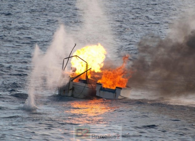 Destruction d'un skiff pirate par la marine allemande (crédit : Bundeswehr)
