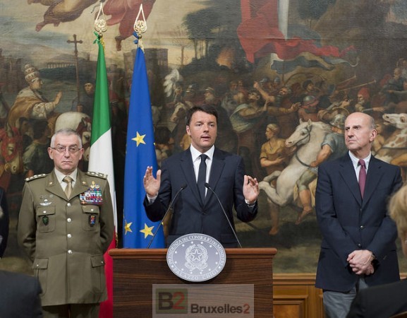 Matteo Renzi, lors de la conférence de presse exceptionnelle sur le naufrage en Méditerranée, dim 19 avril, à Rome (crédit : PM italien)