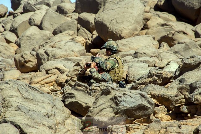 Un soldat français dans l'Adrar des Ifoghas, au nord mali (crédit : DICOD / EMA - archives B2)