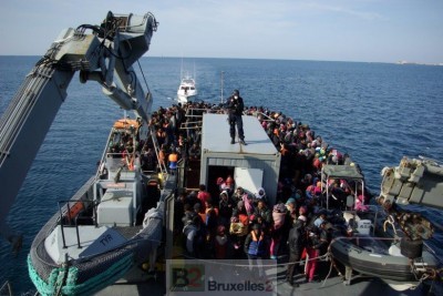 Récupération de migrants/réfugiés naufragés à bord du Tyr, le navire des gardes-côtes islandais mis à disposition de Frontex (crédit : Gardes-Côtes islandais)