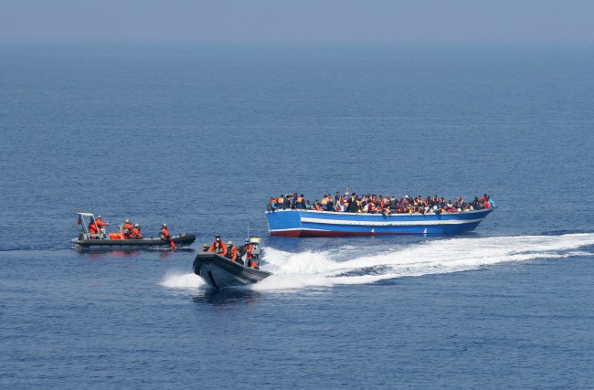 intervention de la marine allemande au secours de migrants au large de la Libye (crédit : Bundeswehr, juin 2015 / archives B2)