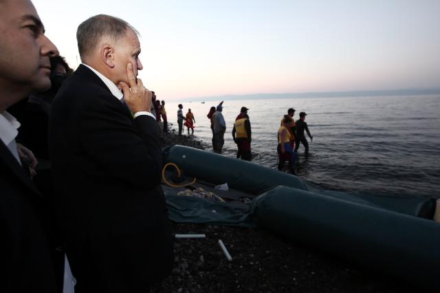 V. Andriukaitis sur l'ile de Lesbos (Grèce) le 19 novembre (crédit : CE)