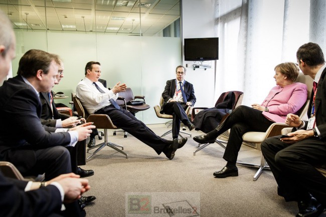 Angela Merkel and David Cameron in a 'bilateral' conversation during the February 18-19 summit (credit: press service of the Federal Chancellery)