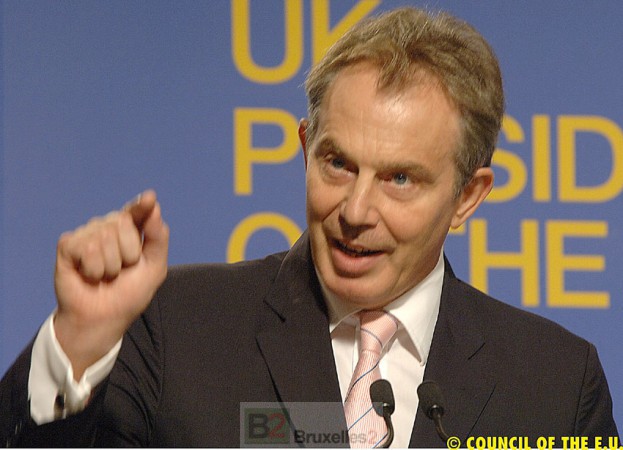 Tony Blair lors de la présidence britannique de l'UE - ici à Hampton court (crédit : Commission européenne, archives B2)