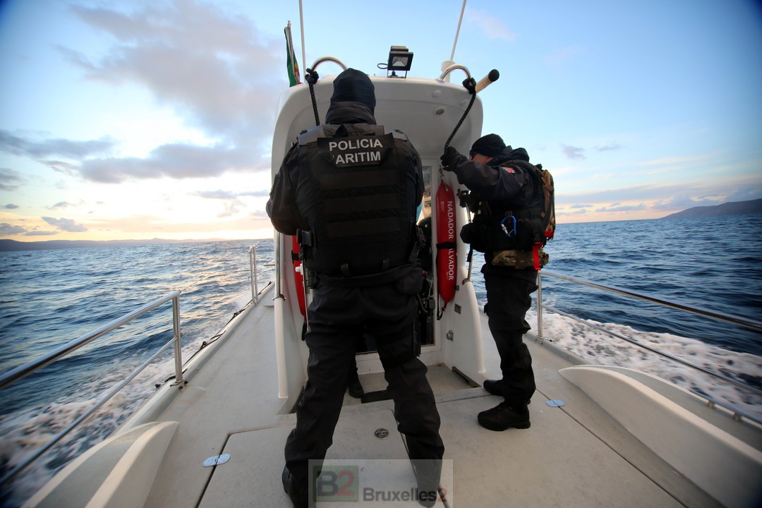 Les Etats peu enclins à fournir tout le personnel nécessaire à la Grèce (crédit : Frontex - police maritime portugaise / Opération Poseidon)