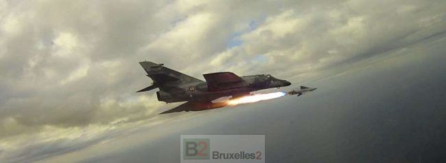 Un avion Super Etendard Modernisé avec un missile AS30 (crédit : DICOD / EMA)