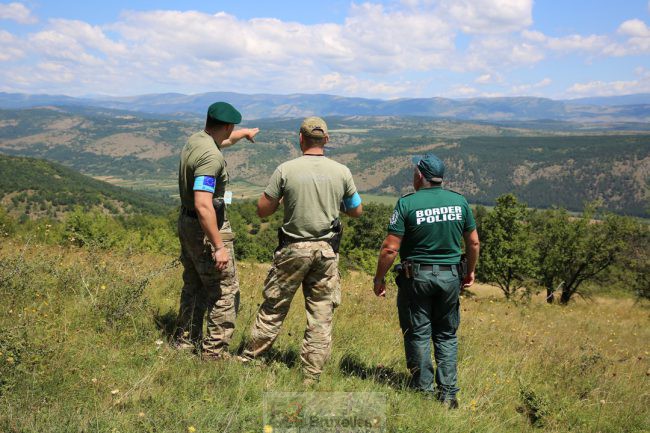 garde-frontières sur la frontière bulgare (Crédit : Frontex)