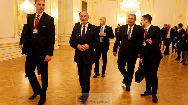 La Pologne joue la politique de la chaise vide aux réunions des ministres de la Défense
