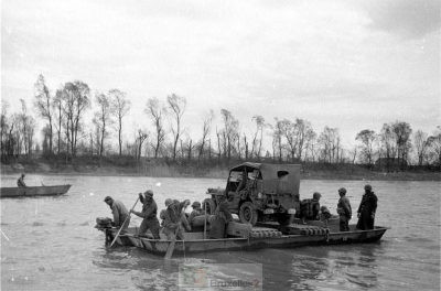 Têtes de ponts à Gemersheim le 1er avril 1945 (crédit : ECPAD)