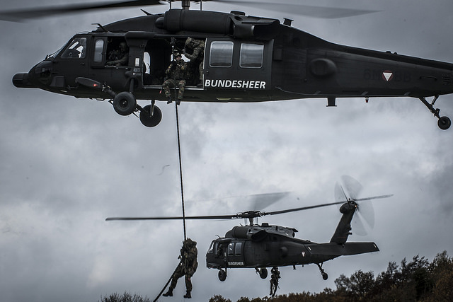 Soldiers dropped by helicopters (Credit: EDA)