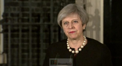 Un symbole de liberté frappé. Theresa May se pose en dame de fer