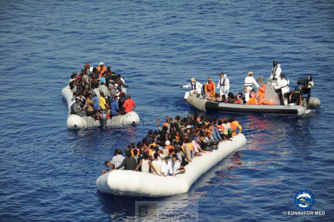 Grosse opération de sauvetage en Méditerranée centrale. Des corps sans vie découverts (V3)