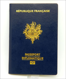 Benalla a bien un passeport diplomatique. Le Quai d’Orsay confirme … mais ouvre une série de questions